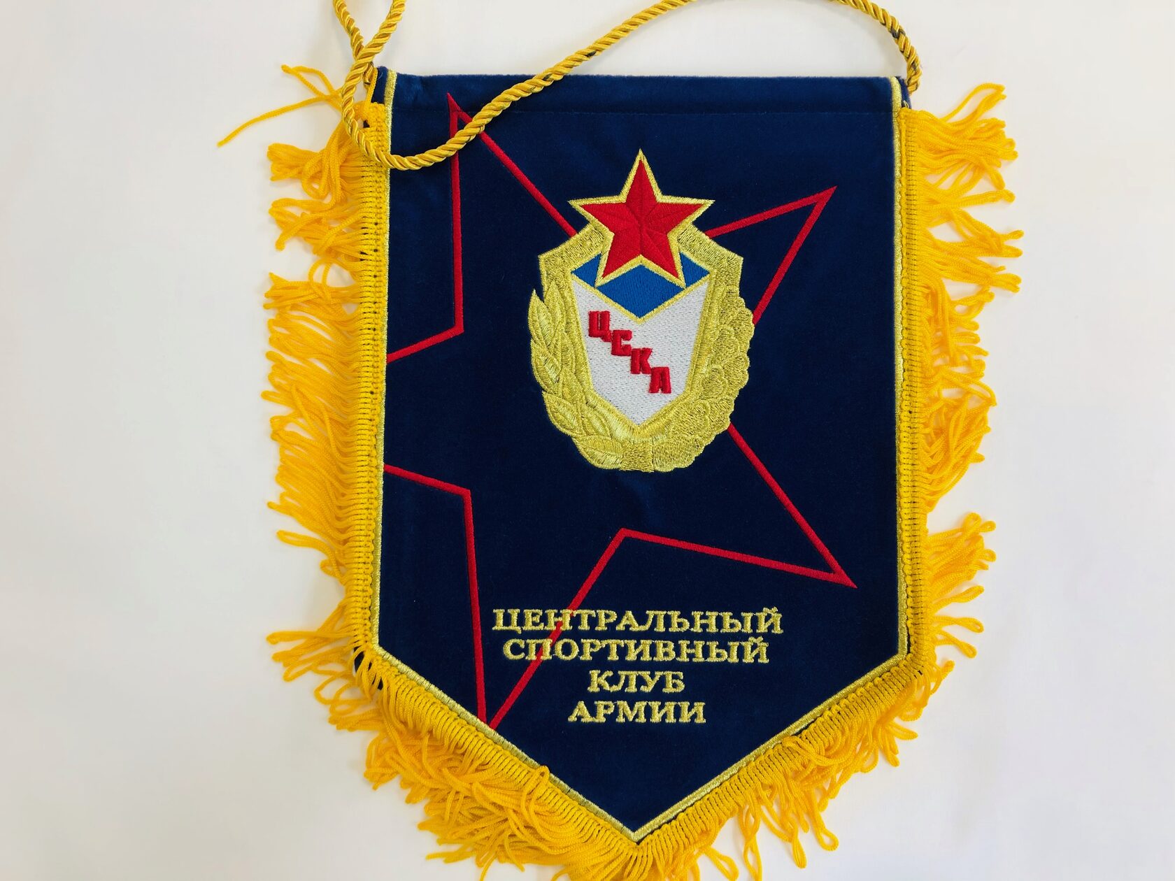 Вышивка логотипа на корпоративной одежде